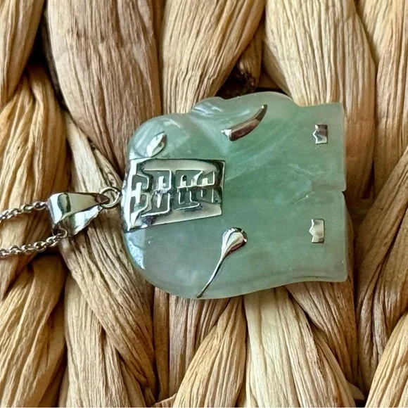 Jade Elephant Pendant 925 Sterling Silver Necklace - Picture 5 of 7
